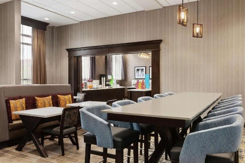 Hampton Inn Suites Kansas City Downtown Crossroads - image 26