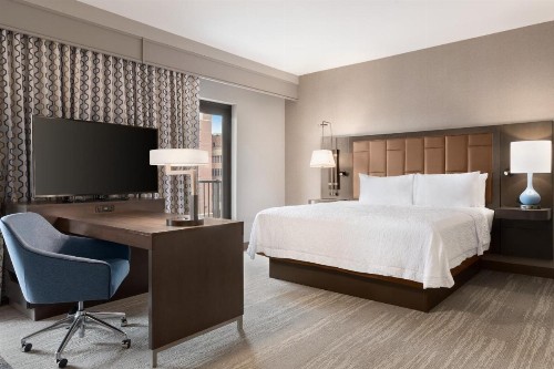 Hampton Inn Suites Kansas City Downtown Crossroads - image 4