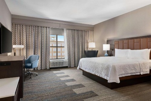 Hampton Inn Suites Kansas City Downtown Crossroads - image 5