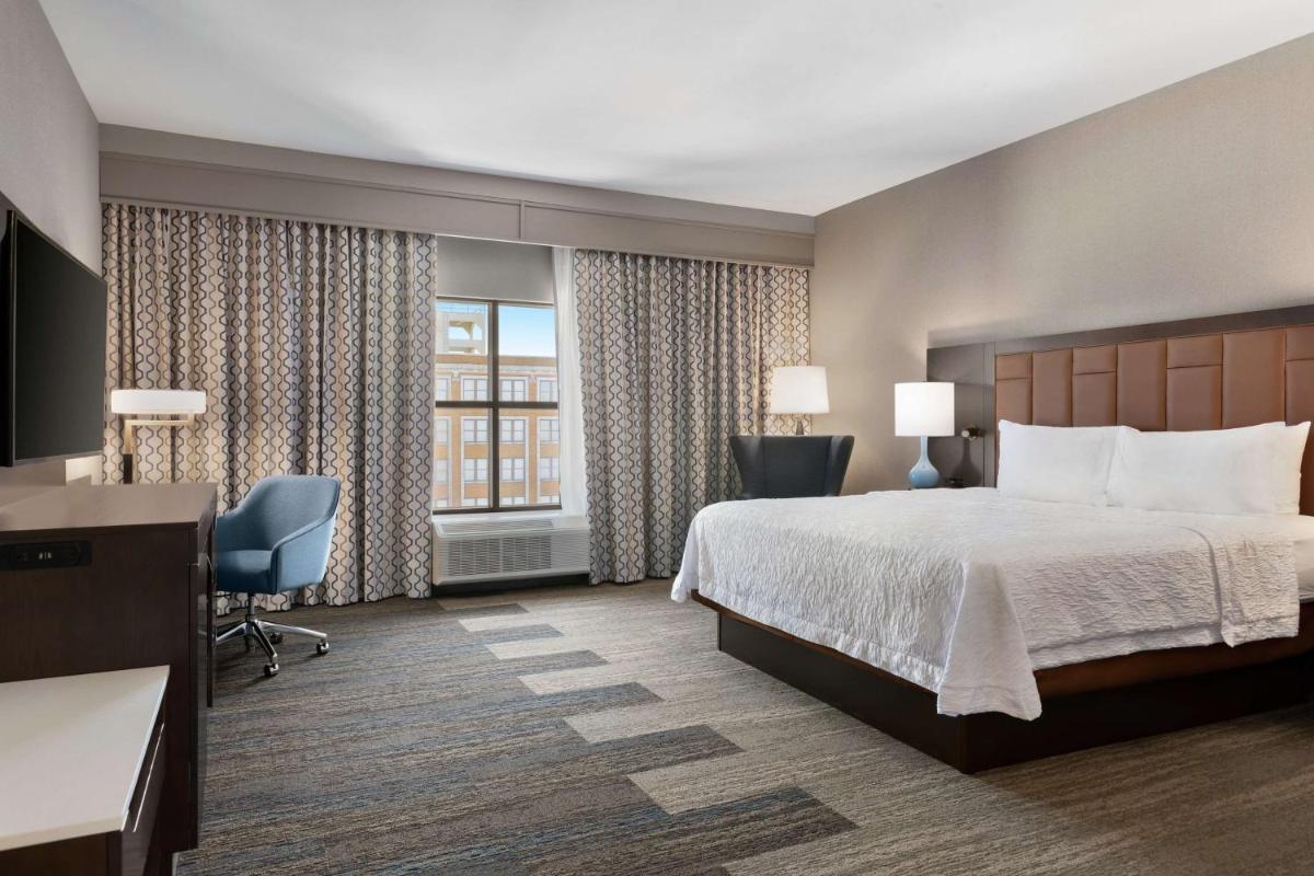 Hampton Inn Suites Kansas City Downtown Crossroads - image 5