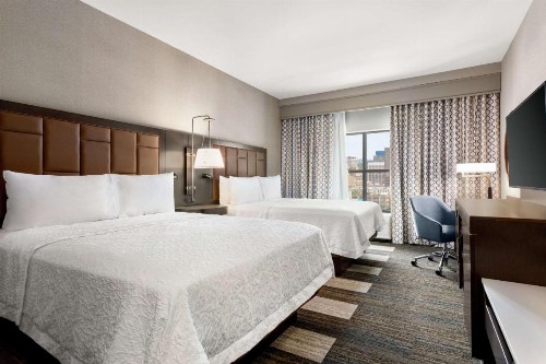 Hampton Inn Suites Kansas City Downtown Crossroads - image 6
