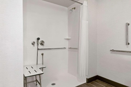 Hampton Inn Suites Kansas City Downtown Crossroads - image 9