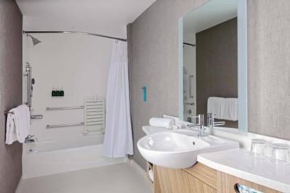 SpringHill Suites by Marriott Kansas City Plaza - image 13