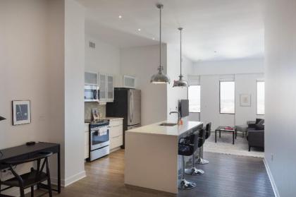 Luxe DT 2BR with City View by Zencity - image 9