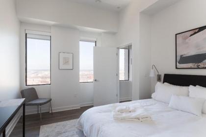 Luxe DT 2BR with City View by Zencity - image 10
