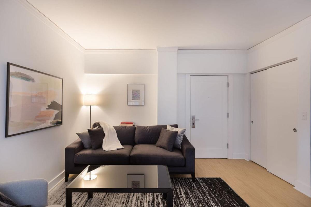 Comfy MW 2BR with Gym & WD by Zencity - image 3