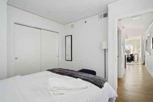 Comfy MW 1BR with Gym & WD by Zencity - image 12