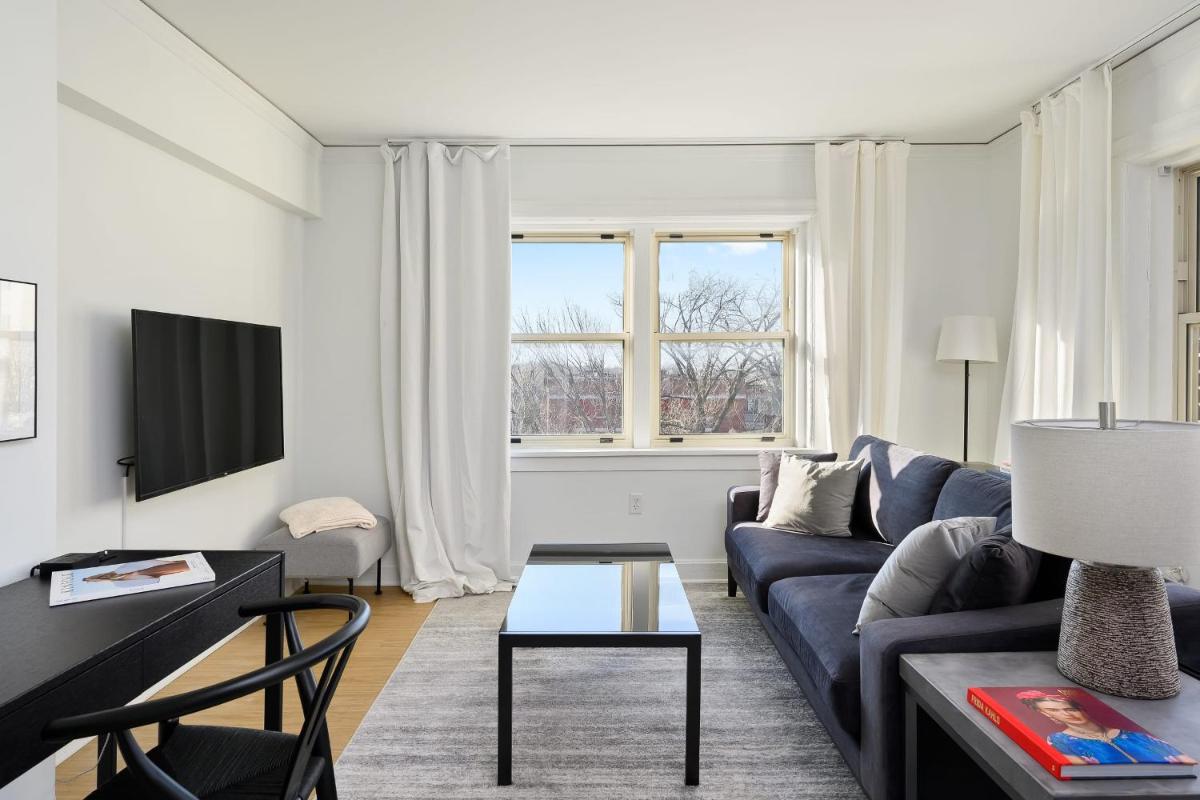 Comfy MW 1BR with Gym & WD by Zencity - image 2