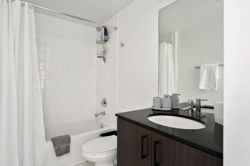 Comfy MW 1BR with Gym & WD by Zencity - image 6