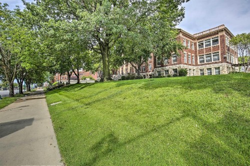 Kansas City Apt Walk to KC Museum and Med School - image 7