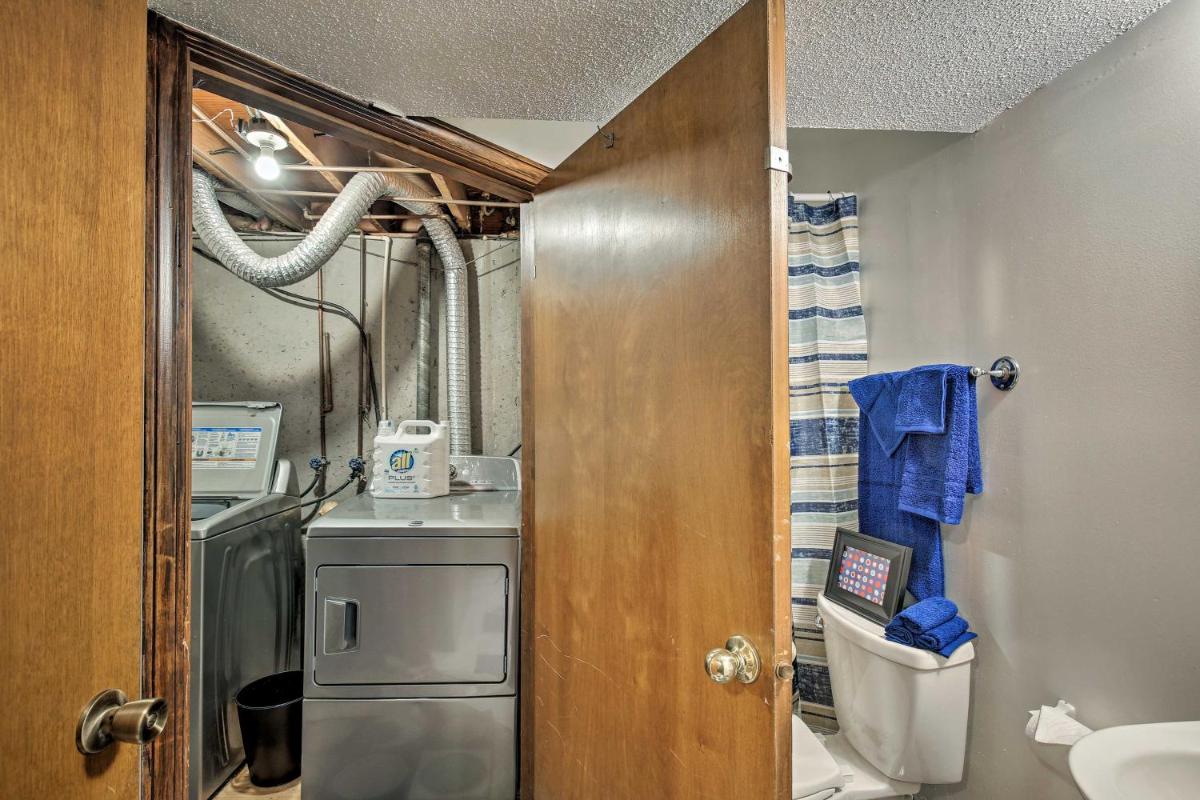 Pet-Friendly Getaway with Yard - 12Mi to Downtown KC - image 3