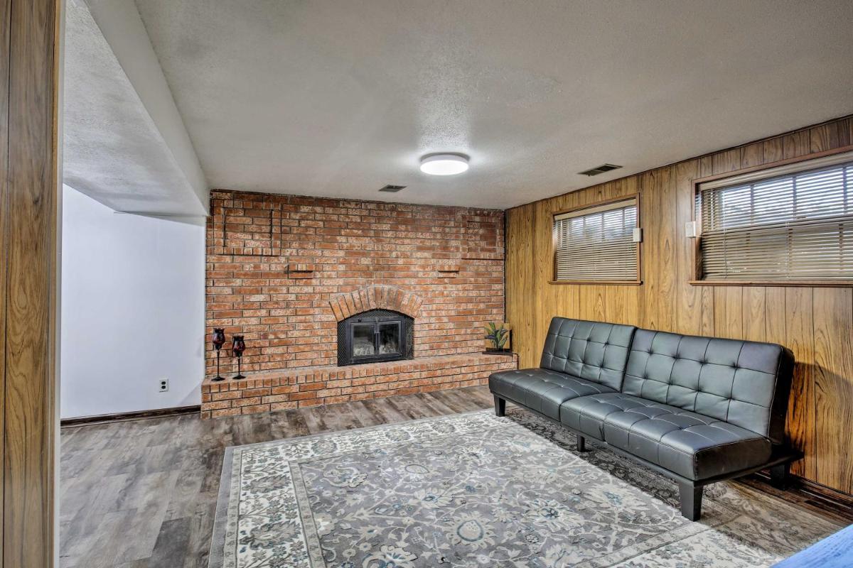 Pet-Friendly Getaway with Yard - 12Mi to Downtown KC - image 6