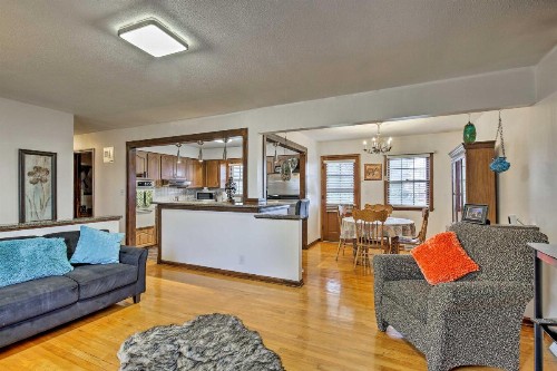 Pet-Friendly Getaway with Yard - 12Mi to Downtown KC - image 9