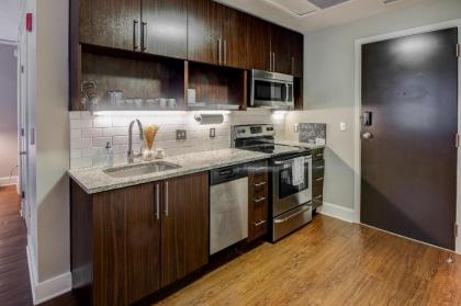 Cozy DT Studio with Gym & Pool by Zencity - image 14