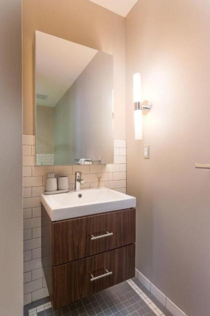 Cozy DT Studio with Gym & Pool by Zencity - image 8