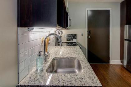 Cozy DT Studio with Gym & Pool by Zencity - image 13