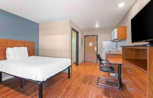 WoodSpring Suites Kansas City South - image 10