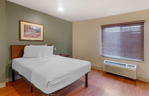 WoodSpring Suites Kansas City South - image 2