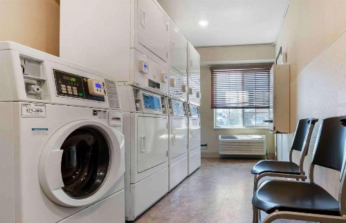 WoodSpring Suites Kansas City South - image 3