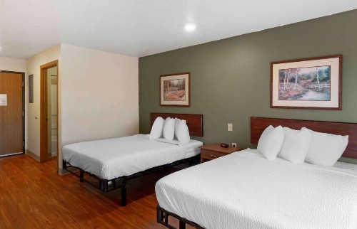 WoodSpring Suites Kansas City South - image 32