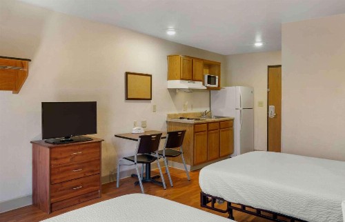 WoodSpring Suites Kansas City South - image 35
