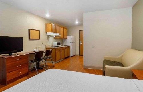 WoodSpring Suites Kansas City South - image 38