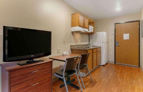 WoodSpring Suites Kansas City South - image 39