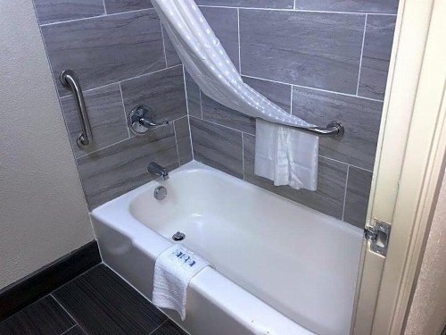 SureStay Plus Hotel by Best Western Kansas City Airport - image 4