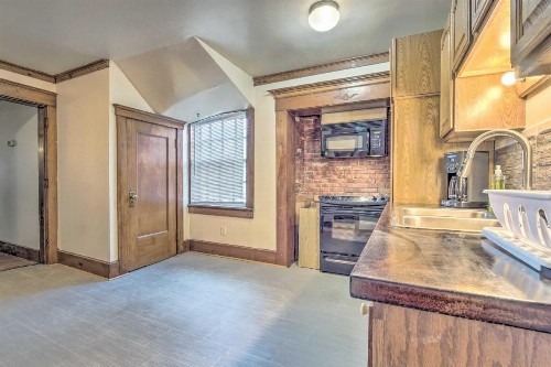 Pet-Friendly Escape 4 Mi to Dtwn Kansas City - image 10