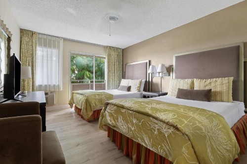 Plantation Hale Suites - image 9