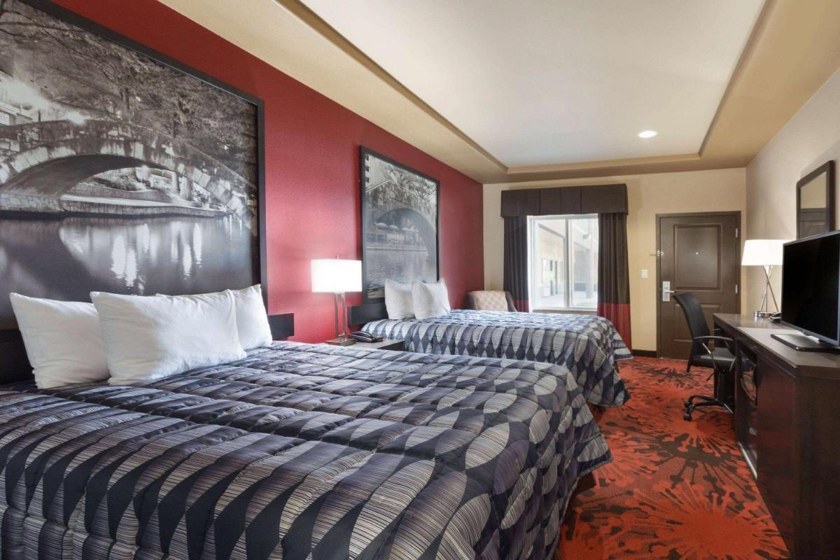 Super 8 by Wyndham Karnes City - main image