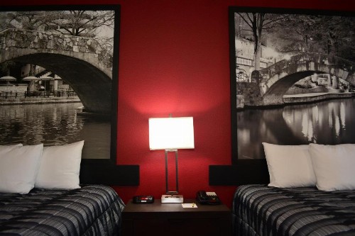 Super 8 by Wyndham Karnes City - image 14