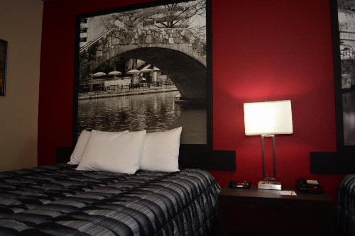 Super 8 by Wyndham Karnes City - image 19