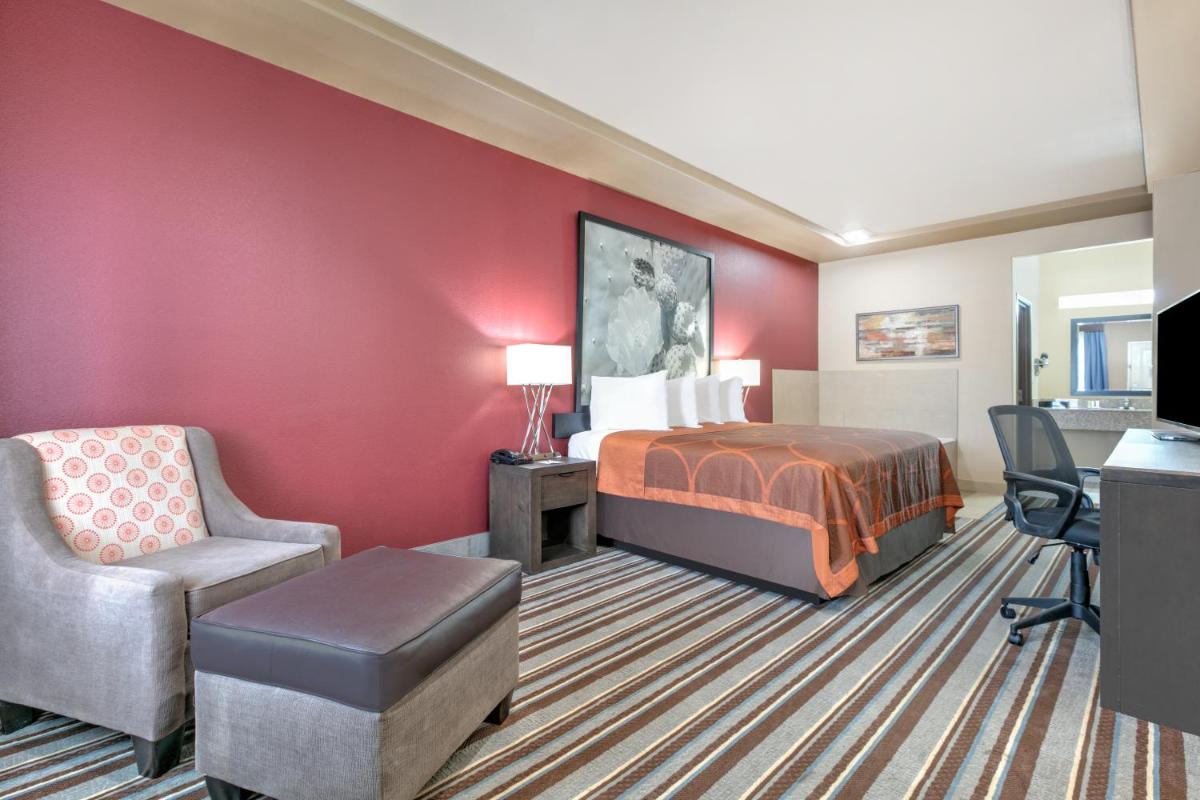 Super 8 by Wyndham Karnes City - image 2