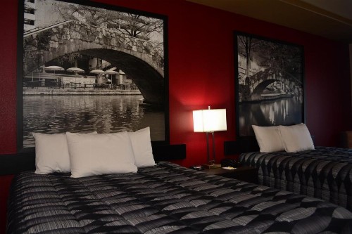 Super 8 by Wyndham Karnes City - image 30