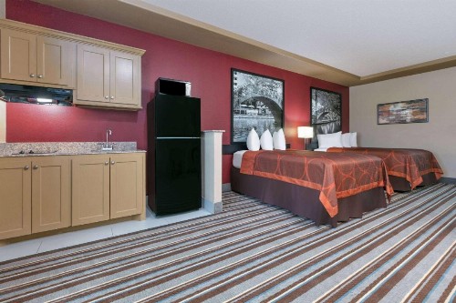 Super 8 by Wyndham Karnes City - image 33