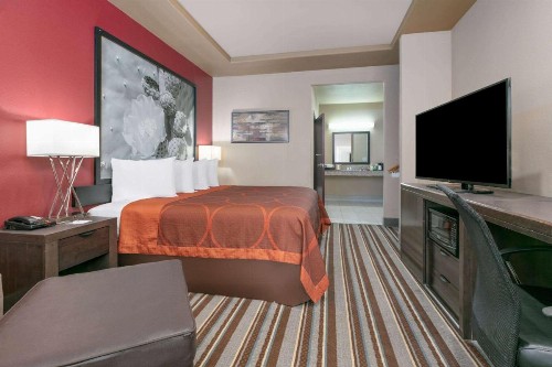 Super 8 by Wyndham Karnes City - image 4