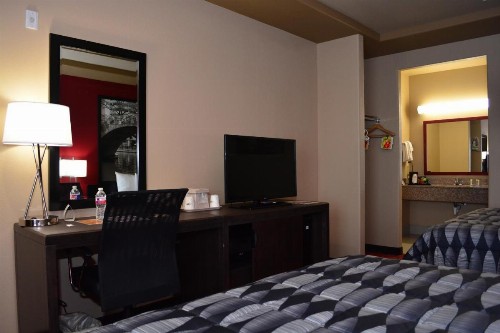 Super 8 by Wyndham Karnes City - image 42