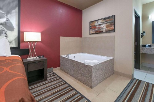 Super 8 by Wyndham Karnes City - image 46