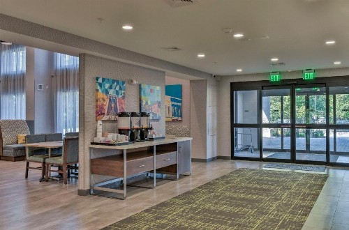 Hampton Inn & Suites Keene - image 14