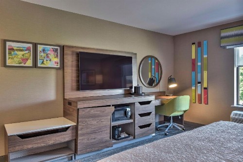 Hampton Inn & Suites Keene - image 15