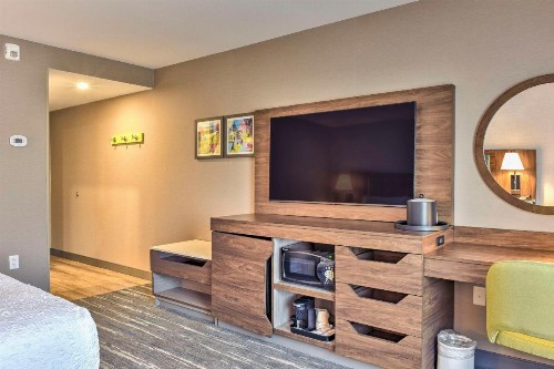 Hampton Inn & Suites Keene - image 19