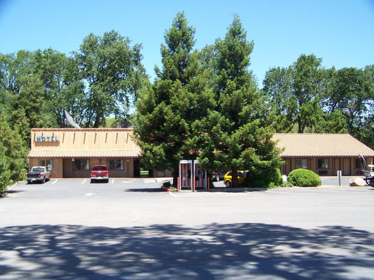 Creekside Lodge - main image