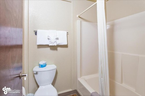 Kenai Airport Hotel - image 22