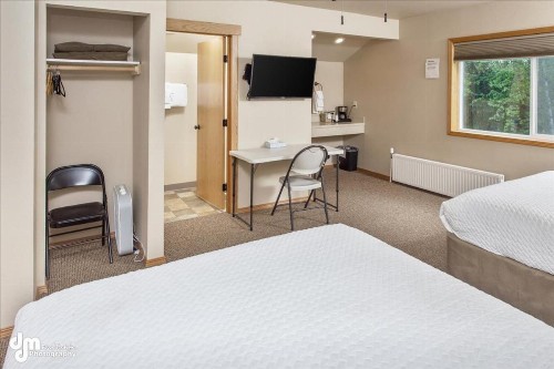 Kenai Airport Hotel - image 38