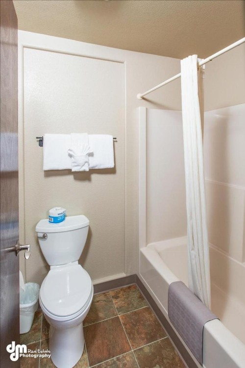 Kenai Airport Hotel - image 39