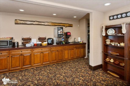Kenai Airport Hotel - image 46
