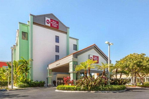 Best Western Plus Kendall Hotel & Suites - image 10