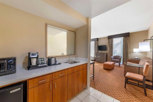 Best Western Plus Kendall Hotel & Suites - image 16