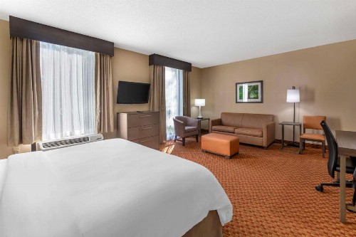 Best Western Plus Kendall Hotel & Suites - image 19